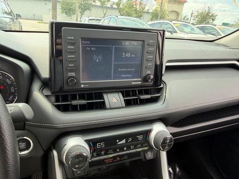 Used 2022 Toyota RAV4 XLE w/ Convenience Package FWD image 28