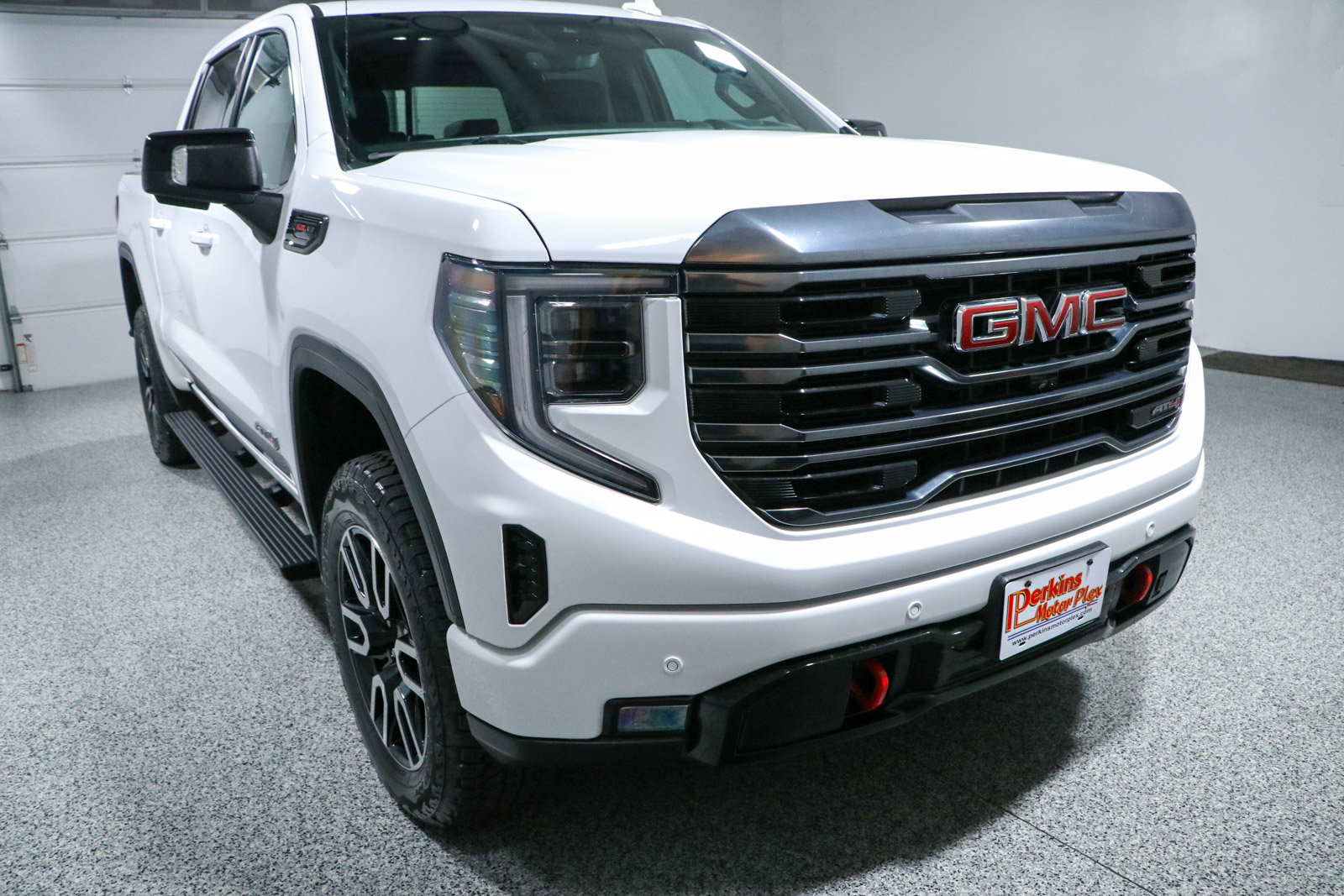 Used 2023 GMC Sierra 1500 AT4 w/ Technology Package AWD/4WD image 5