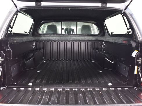 Used 2017 Toyota Tacoma SR image 8