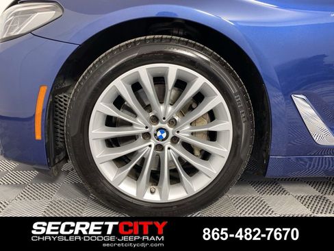 Used 2022 BMW 530i xDrive w/ Convenience Package AWD/4WD image 9