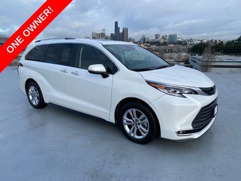 Used 2022 Toyota Sienna Platinum image 1