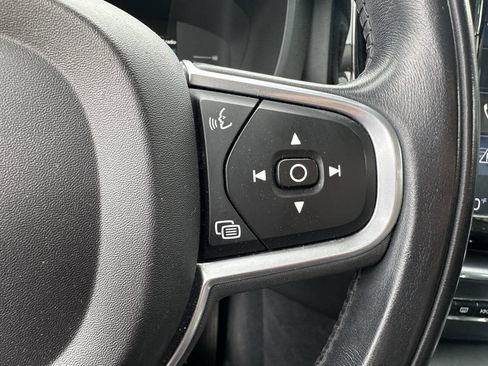 Used 2019 Volvo XC60 T6 Momentum w/ Premium Package AWD/4WD image 11