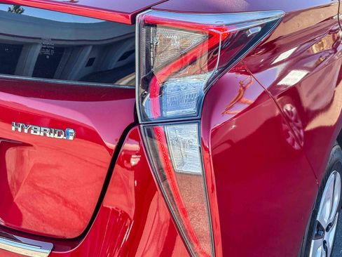 Used 2016 Toyota Prius Four w/ Advanced Technology Package image 8