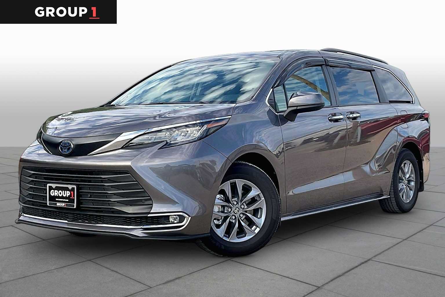 Used 2022 Toyota Sienna XLE FWD image 1