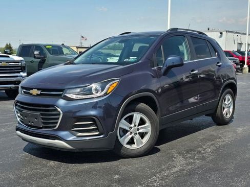 Used 2019 Chevrolet Trax LT w/ LT Convenience Package FWD image 1