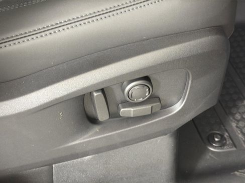 New 2026 Land Rover Defender 110 S image 34