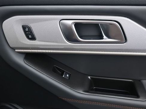 New 2026 Ford Explorer Active AWD/4WD image 15