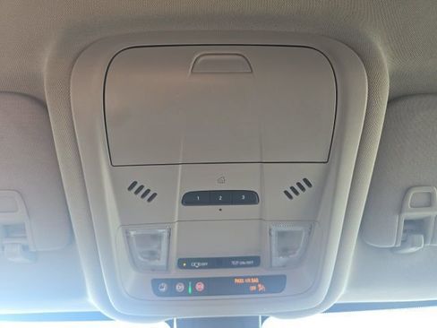 Used 2023 GMC Terrain SLT image 22