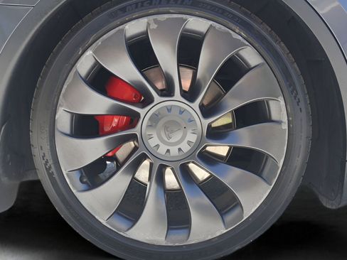 Used 2022 Tesla Model Y Performance AWD/4WD image 9