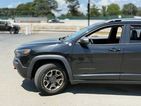 Used 2021 Jeep Cherokee Trailhawk AWD/4WD image 11