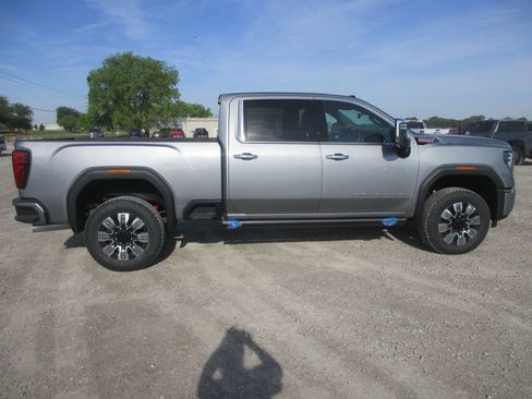 New 2026 GMC Sierra 3500 Denali w/ Denali Reserve Package AWD/4WD image 3
