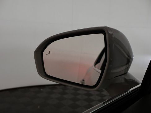 Used 2022 Lincoln Nautilus FWD w/ Premium Package image 36