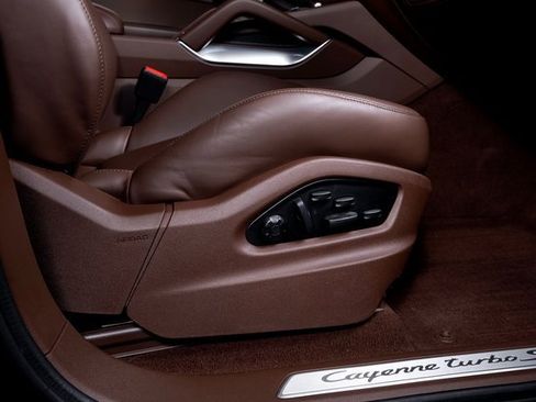 Used 2022 Porsche Cayenne Turbo S image 60