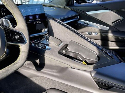 Used 2022 Chevrolet Corvette Stingray Premium Conv w/ Z51 Performance Package image 18