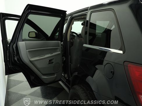 Used 2006 Jeep Grand Cherokee SRT8 w/ SRT Option Group I image 32