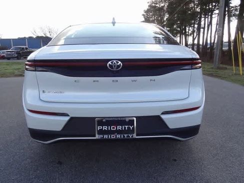 Used 2024 Toyota Crown XLE image 3