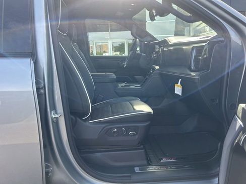 New 2026 GMC Sierra 2500 AT4X w/ LPO, Black Badging Package AWD/4WD image 18