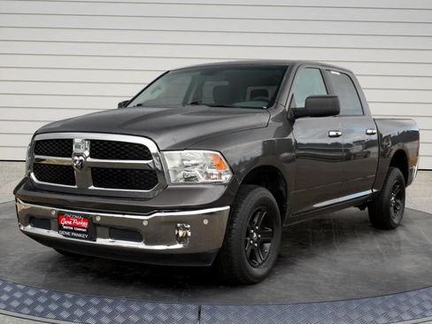 Used 2017 RAM 1500 Classic SLT AWD/4WD image 3