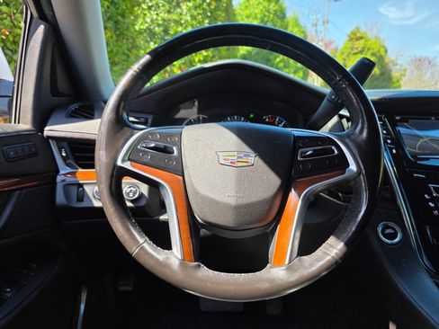 Used 2019 Cadillac Escalade ESV Luxury AWD/4WD image 22