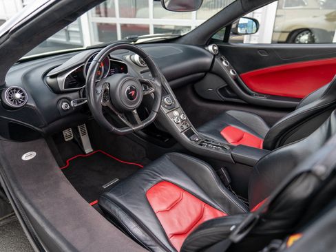 Used 2016 McLaren 650S Spider RWD image 20
