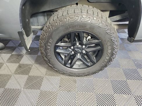 Used 2024 Chevrolet Silverado 1500 Custom Trail Boss w/ LPO, Dark Essentials Package AWD/4WD image 18