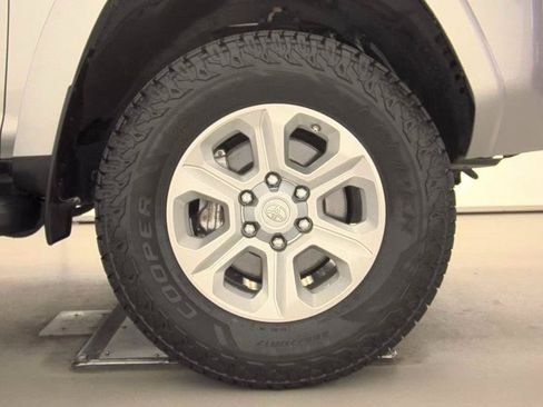 Used 2016 Toyota 4Runner SR5 Premium AWD/4WD image 11