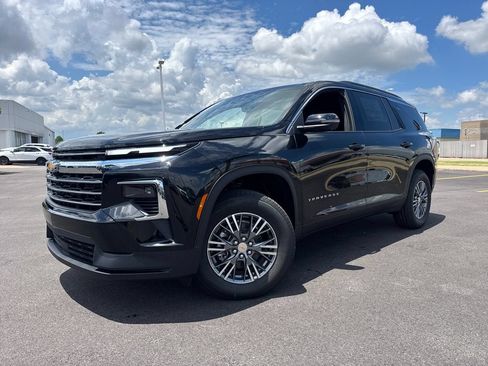 New 2026 Chevrolet Traverse LT w/ Driver Confidence Package AWD/4WD image 1