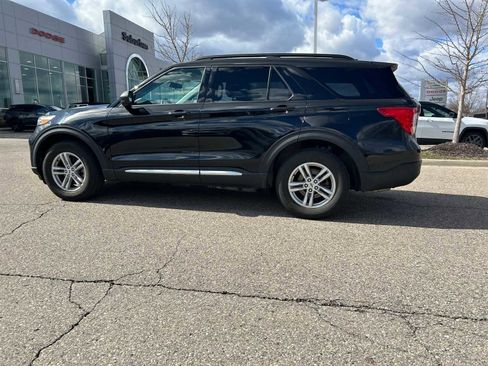 Used 2021 Ford Explorer XLT w/ Equipment Group 202A image 29