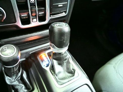 Used 2018 Jeep Wrangler Unlimited Sport S image 34