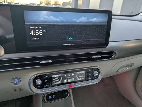 Used 2025 Genesis GV60 RWD image 9