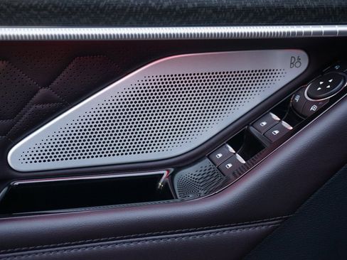 Used 2025 Ford Explorer Platinum w/ Ultimate Package image 28