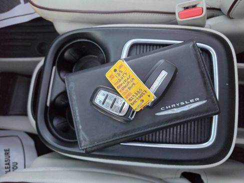 Used 2017 Chrysler Pacifica Limited w/ UConnect Theater Package image 16