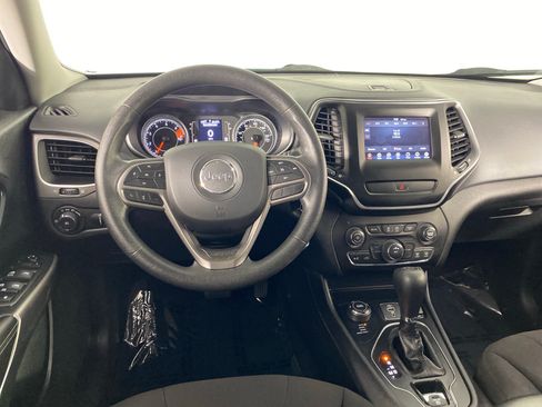 Used 2019 Jeep Cherokee Latitude w/ Popular Appearance Group AWD/4WD image 19
