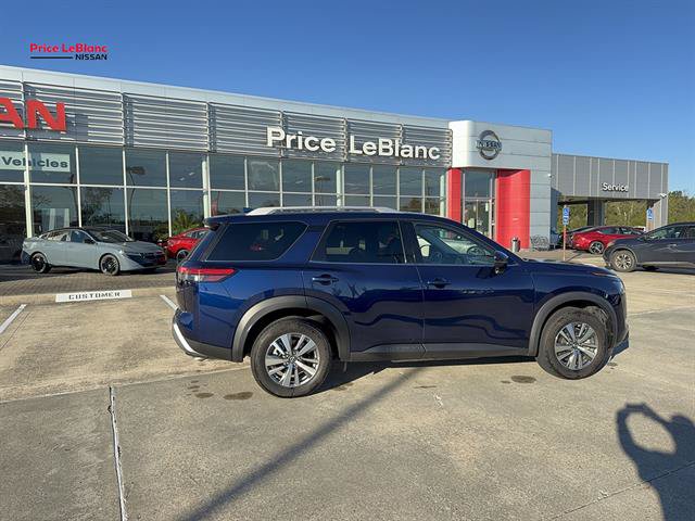 Used 2025 Nissan Pathfinder SL FWD image 11