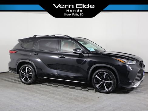 Used 2021 Toyota Highlander XSE image 1