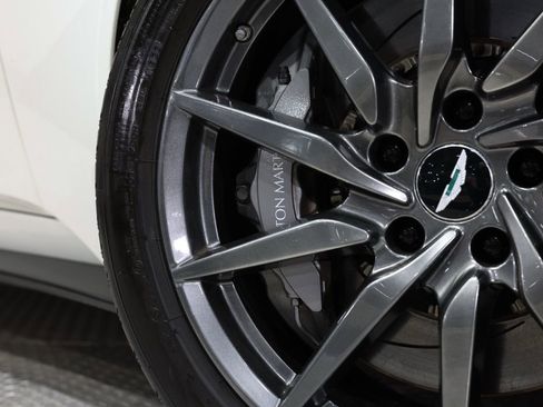 Used 2019 Aston Martin DB11 Volante image 54