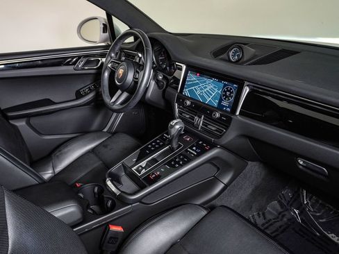 Certified 2024 Porsche Macan AWD/4WD image 14