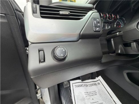 Used 2018 Chevrolet Suburban LT RWD image 36