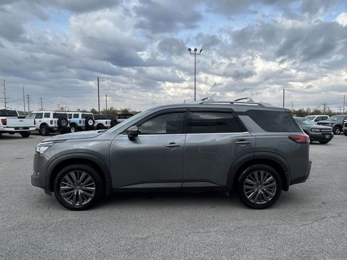 Used 2022 Nissan Pathfinder SL w/ SL Premium Package image 4