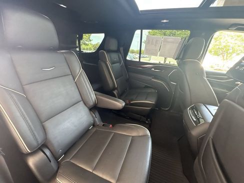 Certified 2021 Cadillac Escalade Premium Luxury w/ Performance Package AWD/4WD image 28