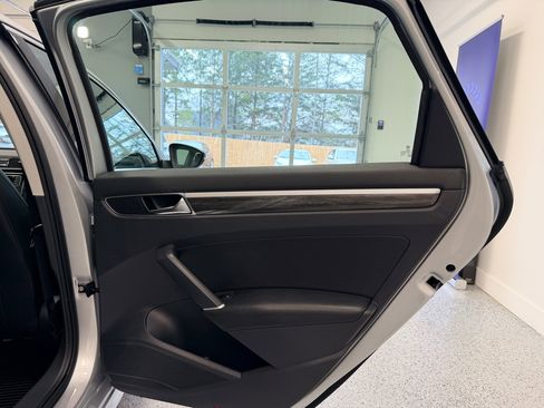 Used 2018 Volkswagen Passat 2.0T SE image 25