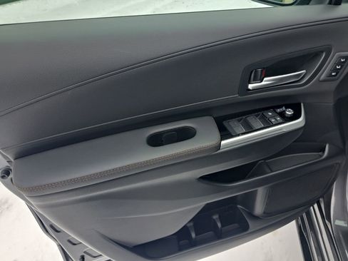 Certified 2025 Toyota Sienna Platinum image 12