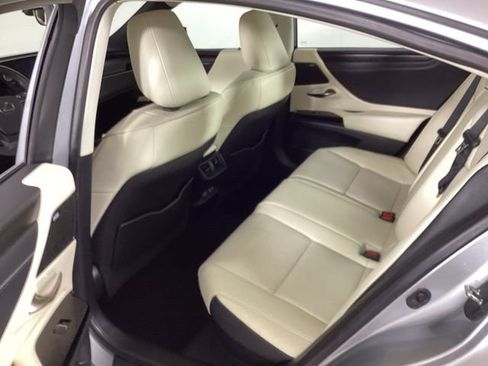 Used 2022 Lexus ES 300h w/ Premium Package FWD image 34