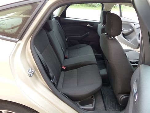 Used 2018 Ford Focus SE FWD image 37