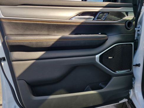 New 2026 Jeep Grand Wagoneer 4WD image 15