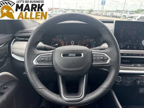 Used 2025 Jeep Compass Limited AWD/4WD image 11