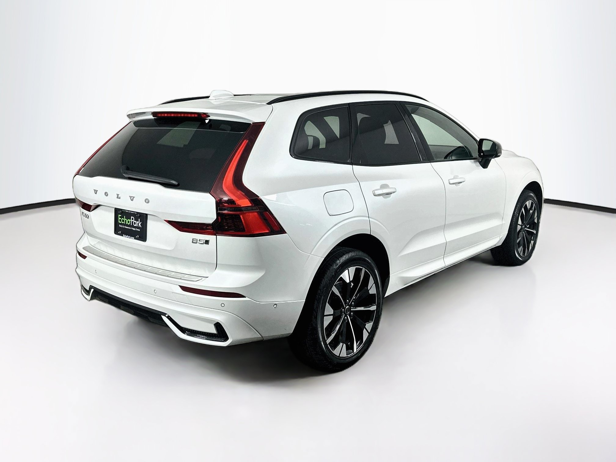 Used 2026 Volvo XC60 B5 Plus AWD/4WD image 9