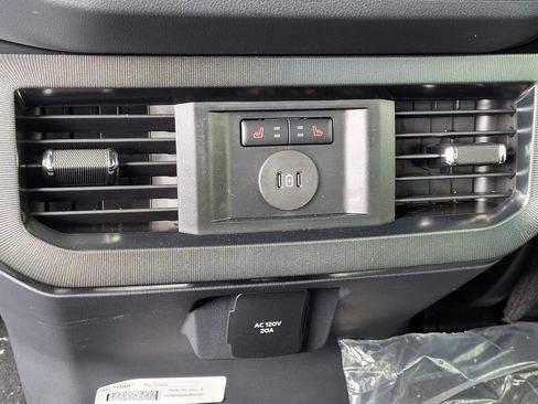 New 2026 Ford F250 Platinum w/ Tremor Off-Road Package AWD/4WD image 8