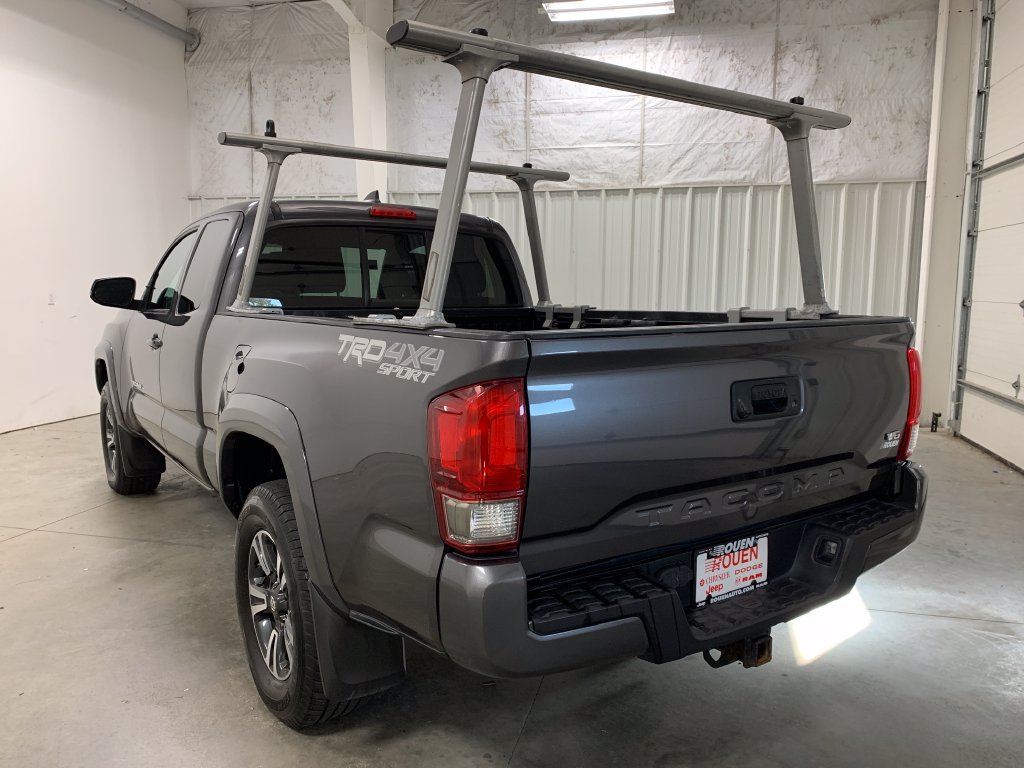 Used 2016 Toyota Tacoma TRD Sport w/ Towing Package AWD/4WD image 5