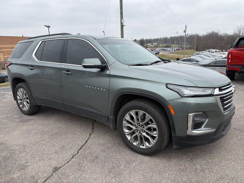 Used 2022 Chevrolet Traverse LT image 3